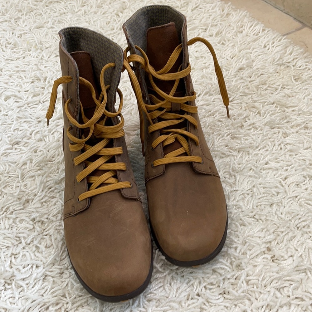 Brand new Chaco Boots size 9.5 (fit like 10)